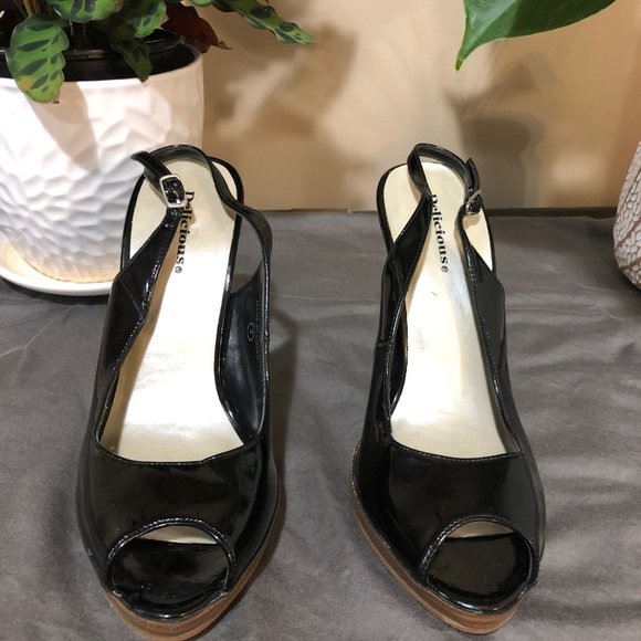 Black Patent Peep Toe Pumps - Picture 3 of 7